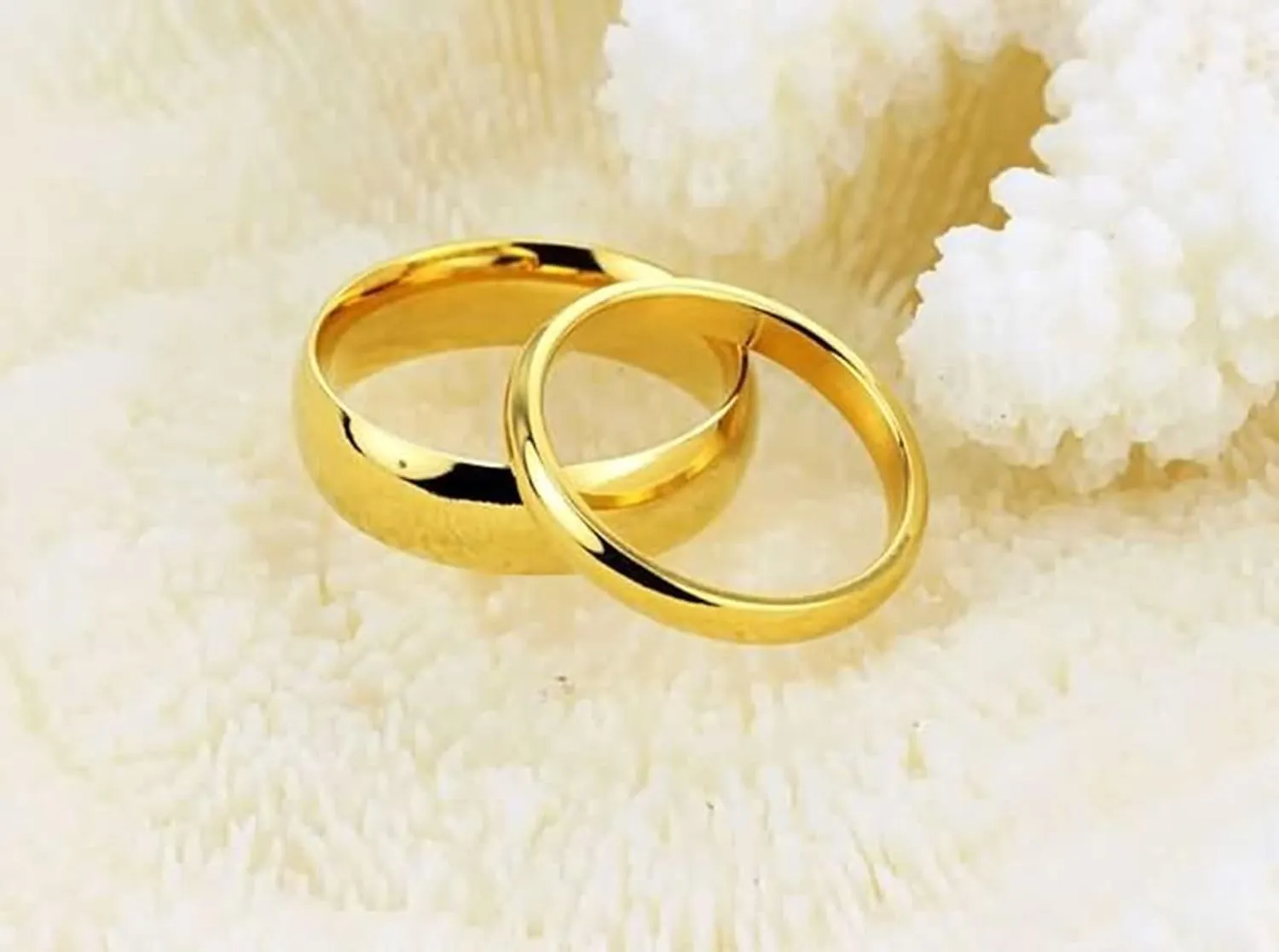Couple Ring Free Engrave Promise Rings for Couples,Couple Rings Stainless Steel Gold Ring with 4/6MM Round Simple Polished Rings for Couple