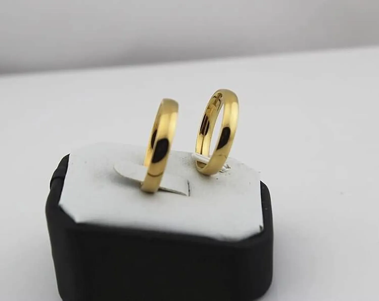 Couple Ring Free Engrave Promise Rings for Couples,Couple Rings Stainless Steel Gold Ring with 4/6MM Round Simple Polished Rings for Couple
