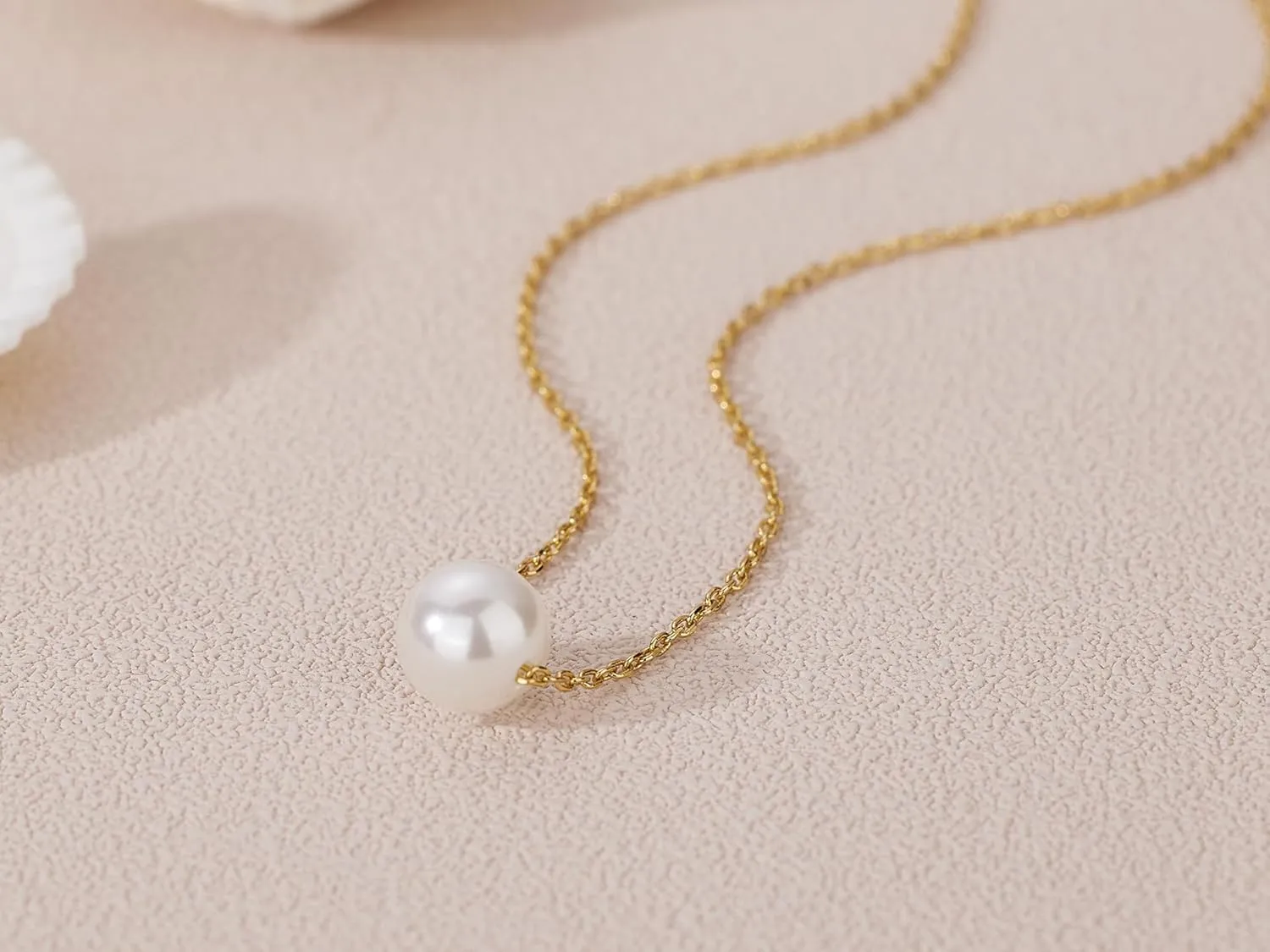 Gold Pearl Necklace for Women Dainty Pearl Pendant Necklaces Trendy Simple Layered Pearl Choker Necklace for Women