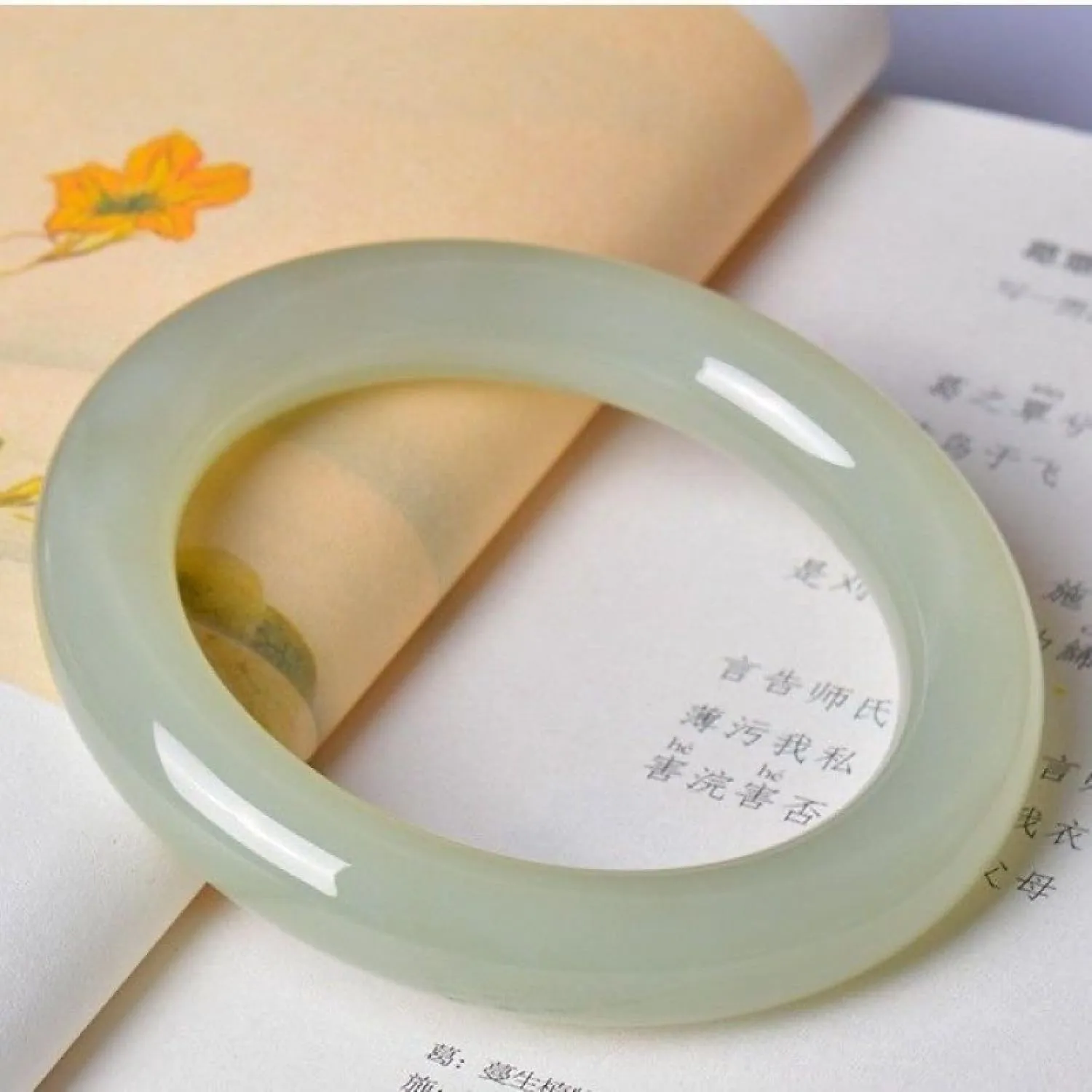 Natural Jade Bangle Bracelet, for Women Authentic White Jade Bracelet Transparent Icehotan Jade Is Round.