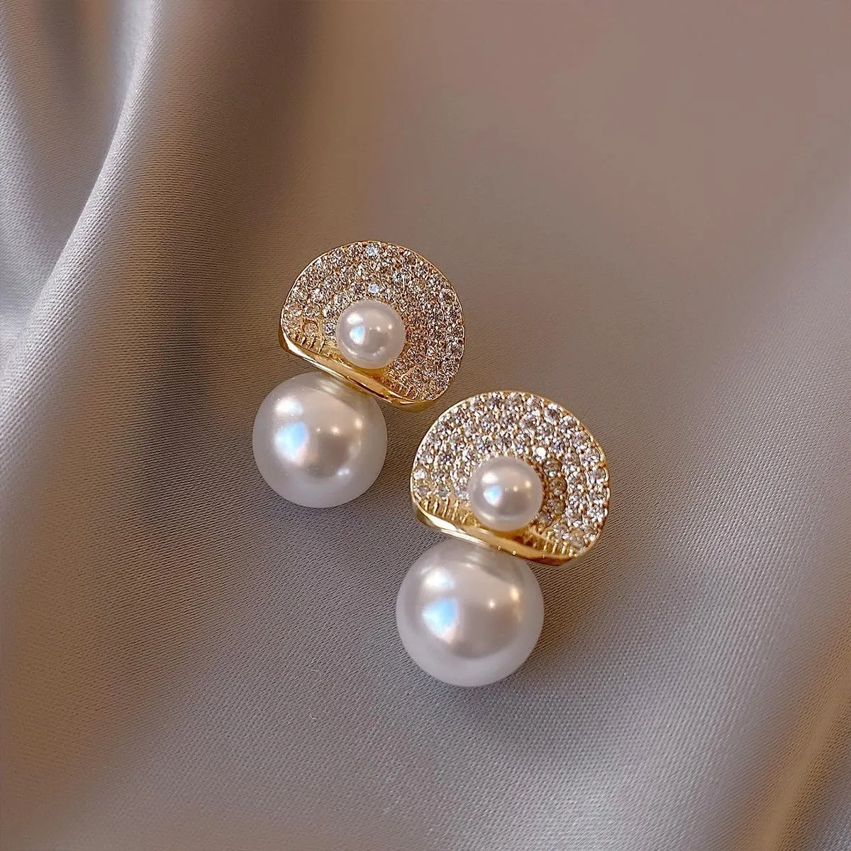 Pearl Earrings for Women, Dainty Design Prom Jewelry for Women Drop Dangle Hoop Earrings Cultured Stud Pearl Earrings Dangling for Brides Wedding