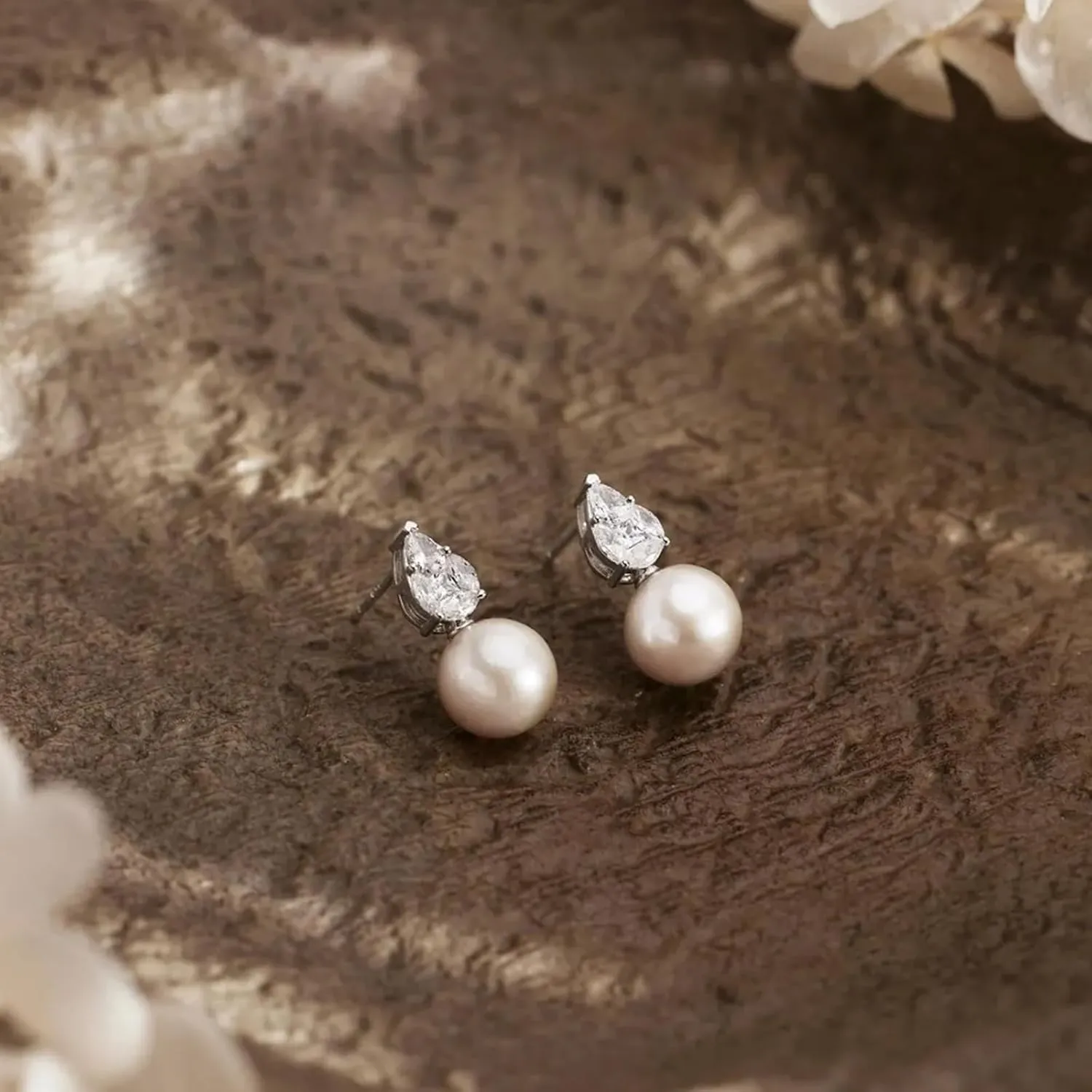 Pearl Earrings for Women Prom Earrings Dainty Formal Pearl Earring Bride Wedding Gold Pearls Drop Earring Pearls Jewelry for Women Trendy 2025