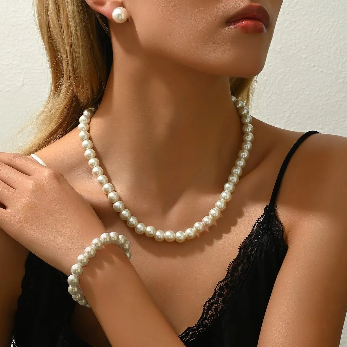 Q&D&S Chunky Pearl Necklace and Earring Set Big Faux Pearl Prom Jewelry Sets for Women Beaded Strand Bracelet Stud Earrings for Women Wedding