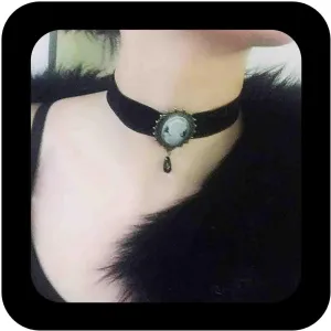 Vintage Black Velvet Choker Necklace Gothic Victorian Cameo Necklaces Retro Wide Velvet Collar Necklace Black Teardrop Crystal Necklaces Jewelry for Women