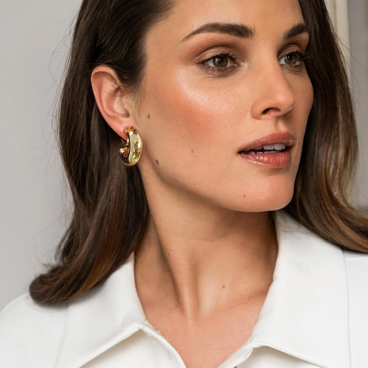 WOWORAMA Gold Clip On Hoop Earrings for Women - Classic Large Chunky Hoops - Non Pierced Minimalistic Clip Earrings