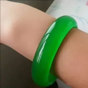 YASHUNJIA- Green Jade Bracelet, Natural Jade Green Quartzite Jade Bracelet with Box